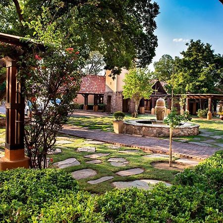 Lombardy Boutique Hotel & Conference Venue Pretoria Bagian luar foto