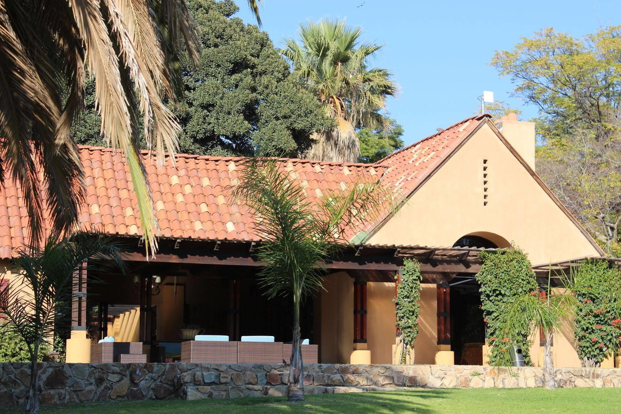 Lombardy Boutique Hotel & Conference Venue Pretoria Bagian luar foto