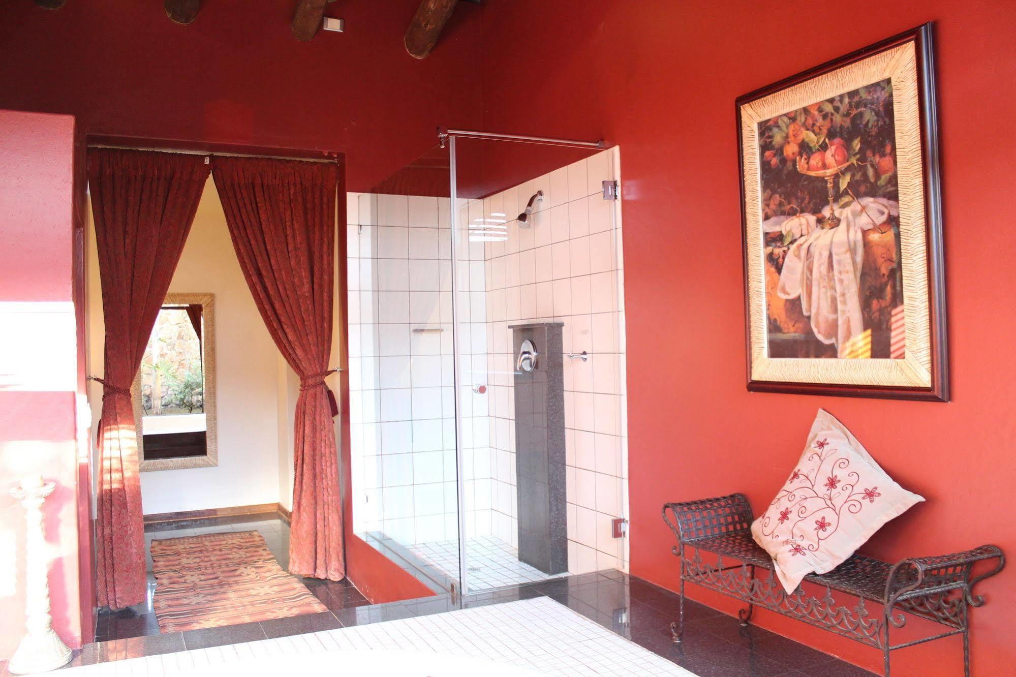 Lombardy Boutique Hotel & Conference Venue Pretoria Bagian luar foto