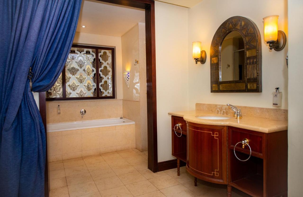 Lombardy Boutique Hotel & Conference Venue Pretoria Bagian luar foto