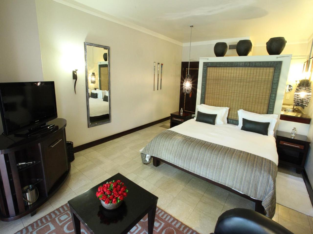 Lombardy Boutique Hotel & Conference Venue Pretoria Bagian luar foto