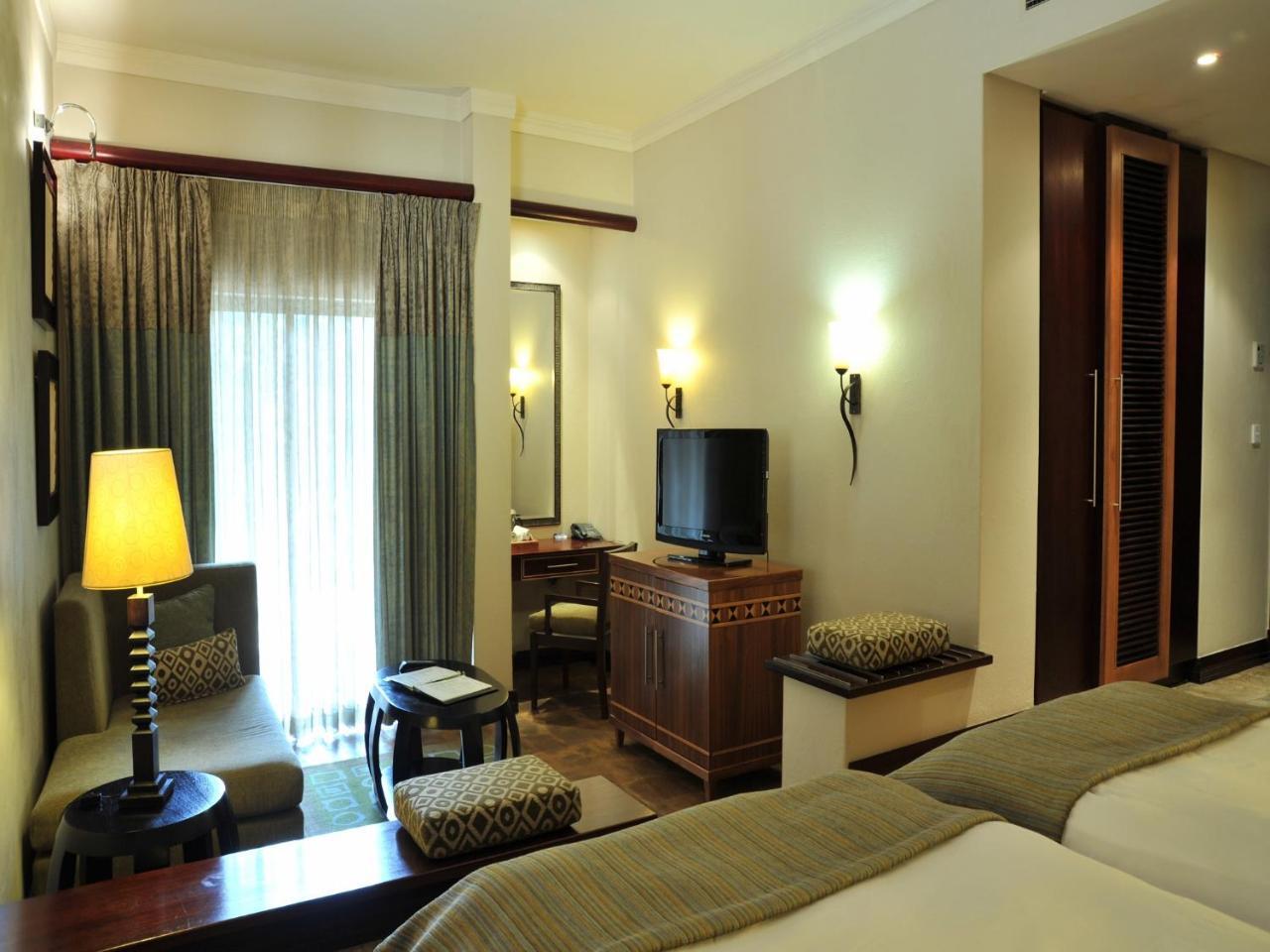 Lombardy Boutique Hotel & Conference Venue Pretoria Bagian luar foto