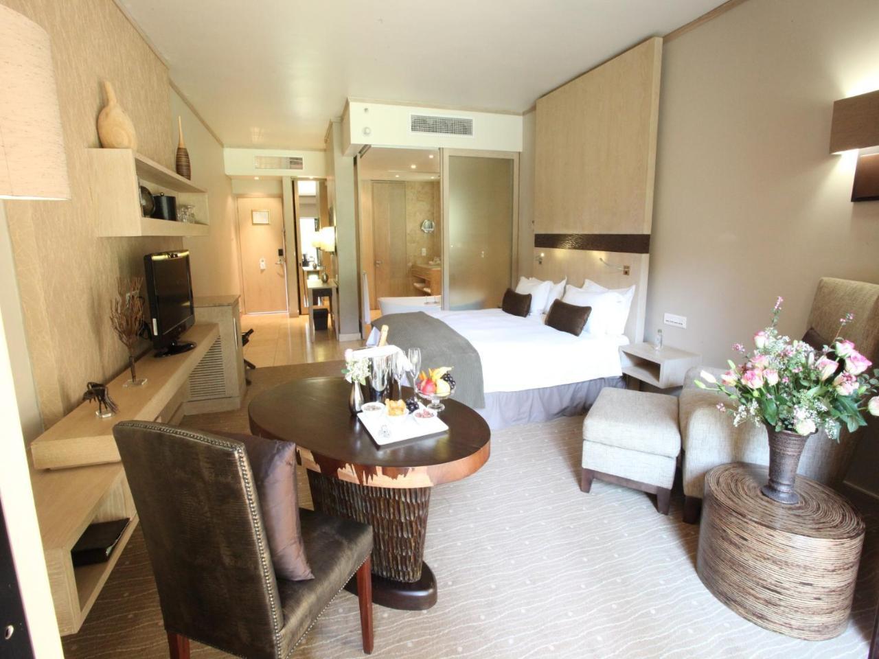 Lombardy Boutique Hotel & Conference Venue Pretoria Bagian luar foto